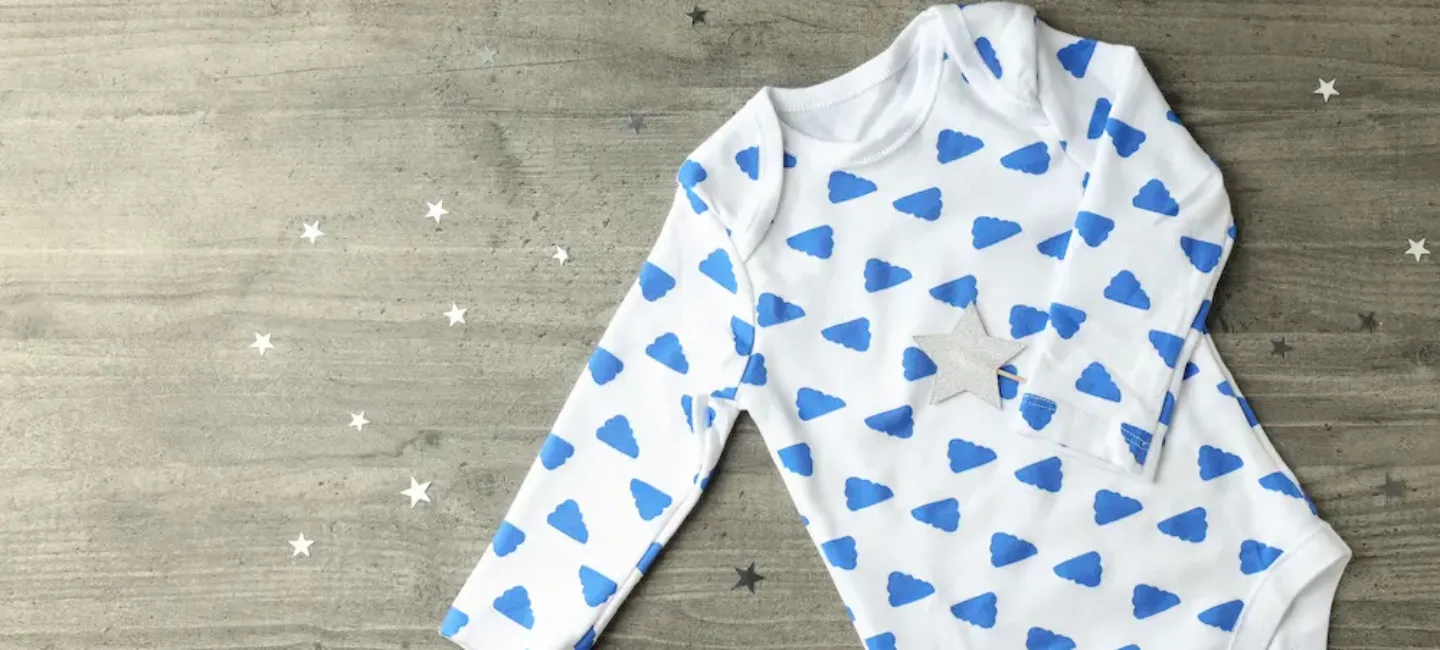 Quelle est la différence entre une grenouillère et un pyjama pour bébé ? - May App Santé