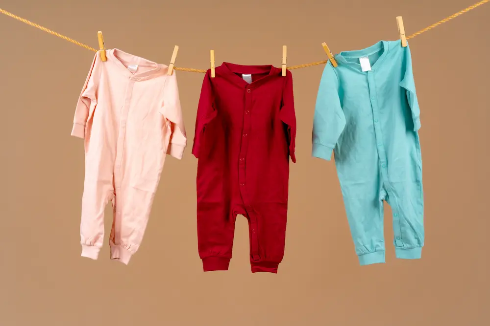 Quelle est la différence entre une grenouillère et un pyjama pour bébé ? 1 Quelle est la différence entre une grenouillère et un pyjama pour bébé ? - May App Santé
