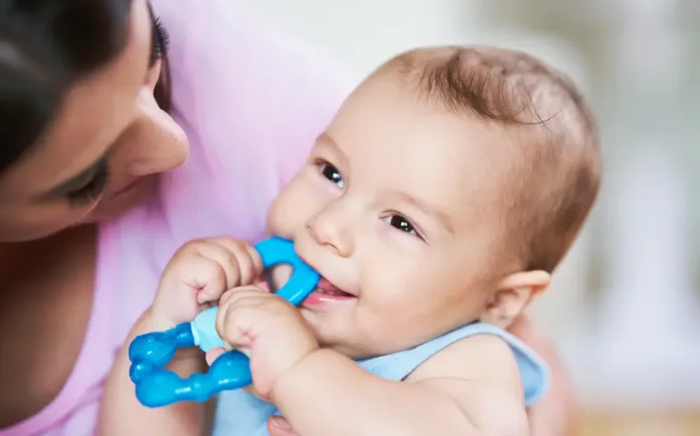 Bébé 8 mois pas de dent : est-ce normal ? May App Santé