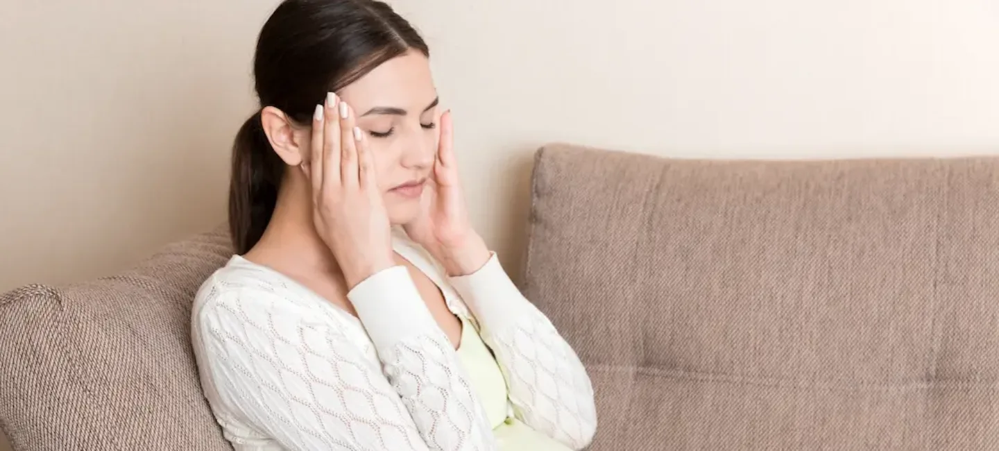 Mal de dent femme enceinte : que penser du clou de girofle ? - May App Santé