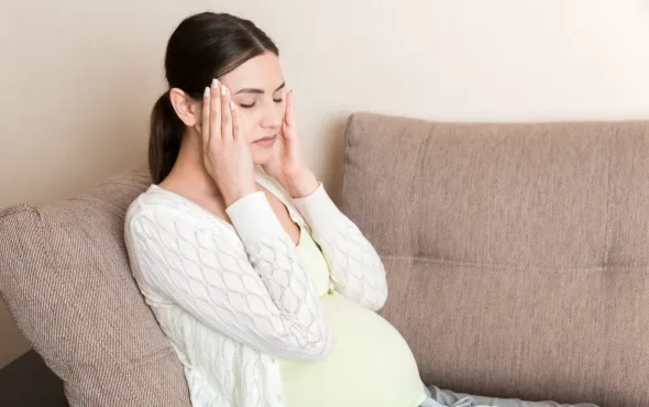 Mal de dent femme enceinte : que penser du clou de girofle ? - May App Santé