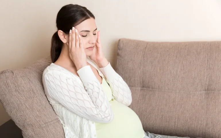 Mal de dent femme enceinte : que penser du clou de girofle ? - May App Santé