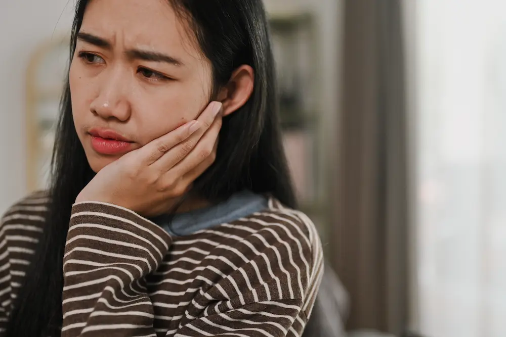 Mal de dent femme enceinte : que penser du clou de girofle ? - May App Santé